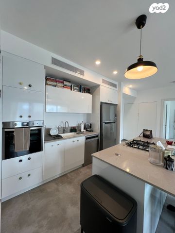 דירה, ניסים אלוני, צמרות איילון, פארק צמרת, תל אביב יפו