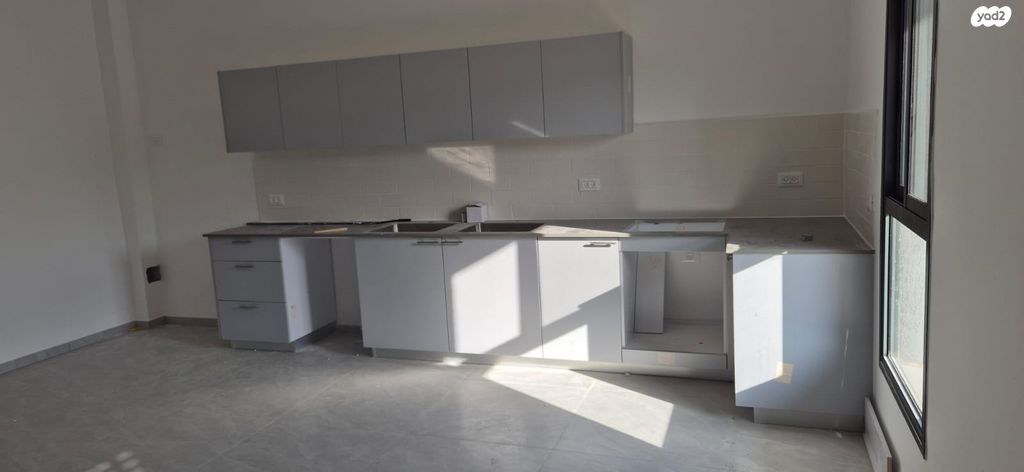 דירת גן, יצחק שמיר, עפולה