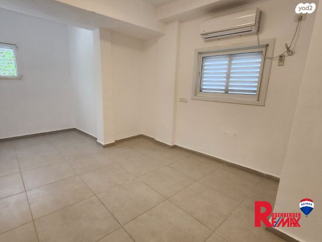 דירה, הרב הרצוג 19, לב העיר, בת ים