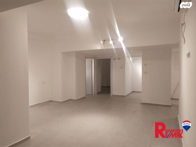 דירה, הרב הרצוג 19, לב העיר, בת ים