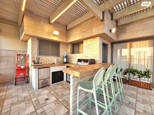 גג/ פנטהאוז, שדרות מנחם בגין, גבעת אולגה, חדרה