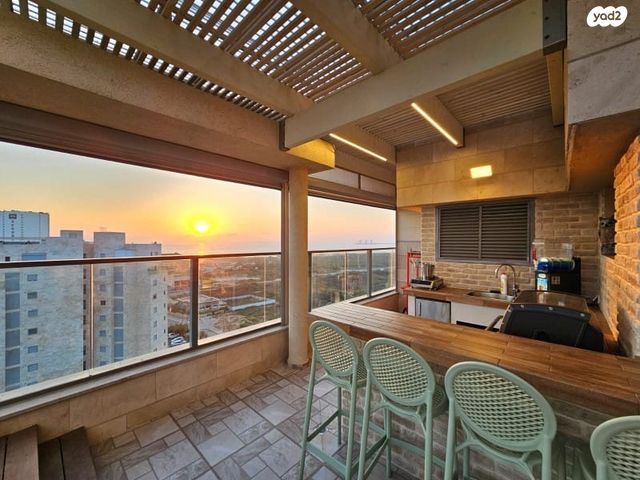 גג/ פנטהאוז, שדרות מנחם בגין, גבעת אולגה, חדרה