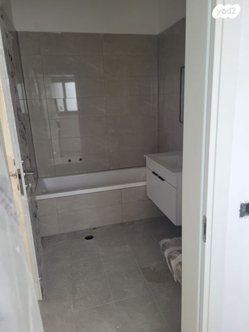 דירת גן, יצחק שמיר, עפולה