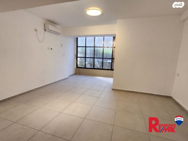 דירה, הרב הרצוג 19, לב העיר, בת ים