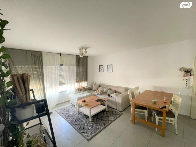 דירה, שיזף, הפרסה, כרמיאל