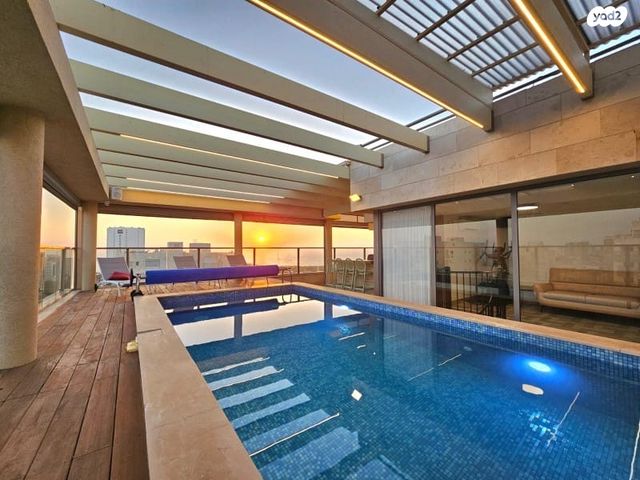 גג/ פנטהאוז, שדרות מנחם בגין, גבעת אולגה, חדרה