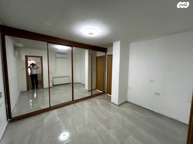 דירה, גדעון האוזנר, ירושלים