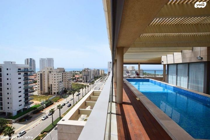 גג/ פנטהאוז, שדרות מנחם בגין, גבעת אולגה, חדרה