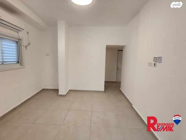 דירה, הרב הרצוג 19, לב העיר, בת ים