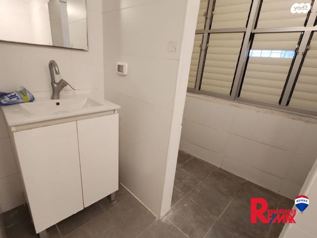 דירה, הרב הרצוג 19, לב העיר, בת ים