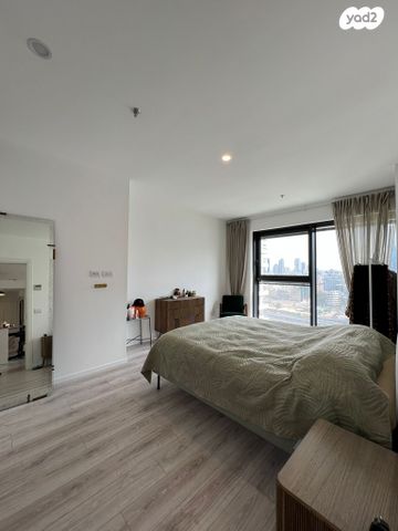 ניסים אלוני 