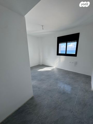 דירה, הרב הרצוג 6, צפון מערב מרכז העיר, נתניה