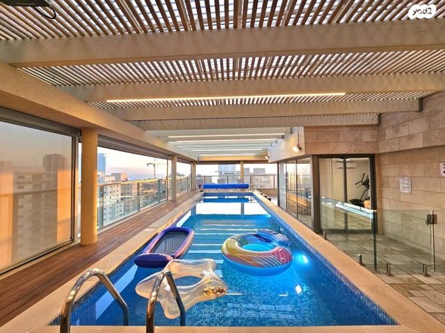 גג/ פנטהאוז, שדרות מנחם בגין, גבעת אולגה, חדרה