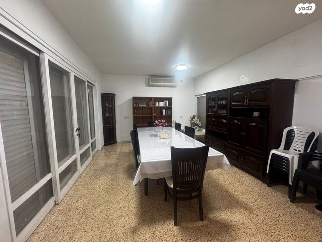 דירת גן, דגניה, שיכון עובדים, טבריה