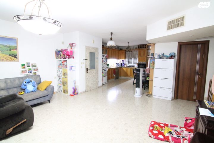 דירת גן, בשביס זינגר, רובע ה', אשדוד