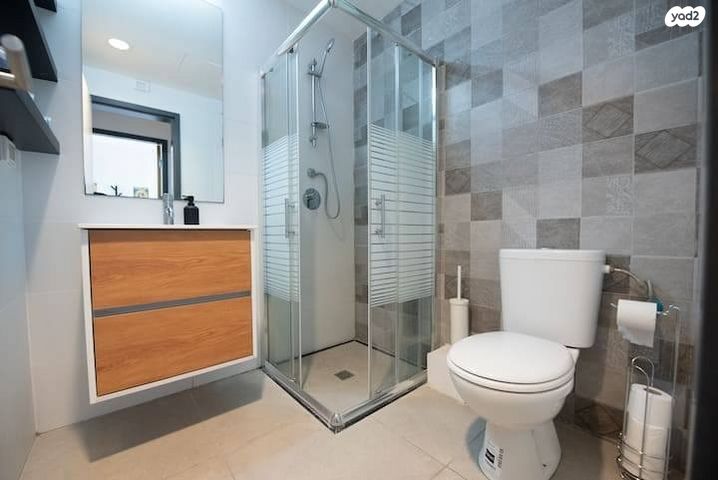 דירה, עין דור, שער פלמר, תחנת רכבת השמונה, חיפה