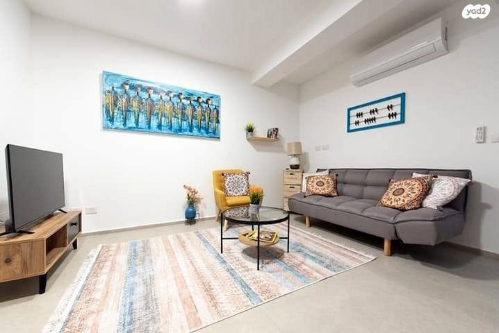 דירה, עין דור, שער פלמר, תחנת רכבת השמונה, חיפה