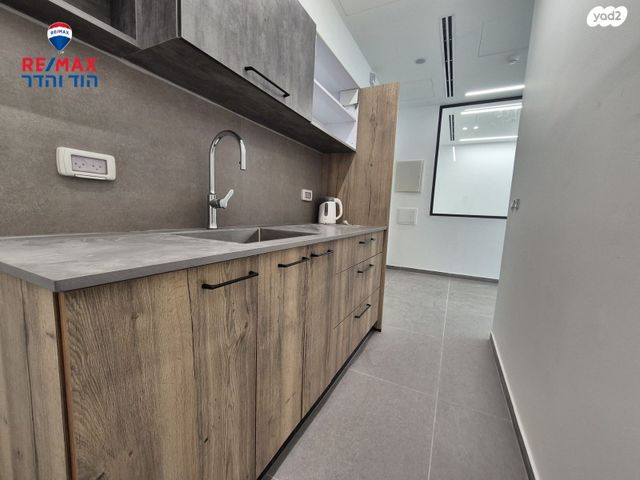 משרדים, החרש, הוד השרון