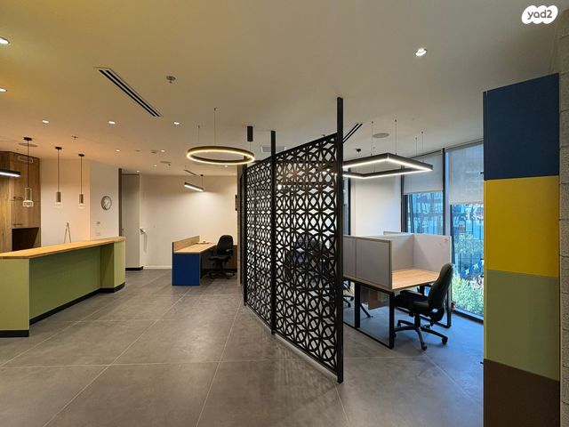 חנויות/ שטח מסחרי