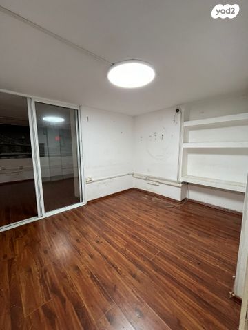 חנויות/ שטח מסחרי, כצנלסון, קרית יוסף, גבעתיים