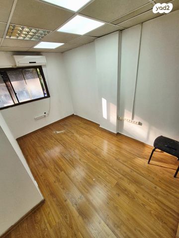 משרדים, קדושי קהיר 23, חולון