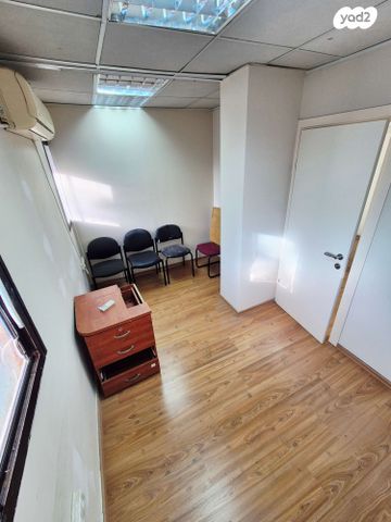 משרדים, קדושי קהיר 23, חולון