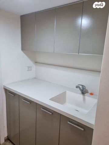 קליניקות, כפר סבא