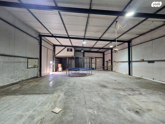 מחסנים, בני עטרות, בני עטרות