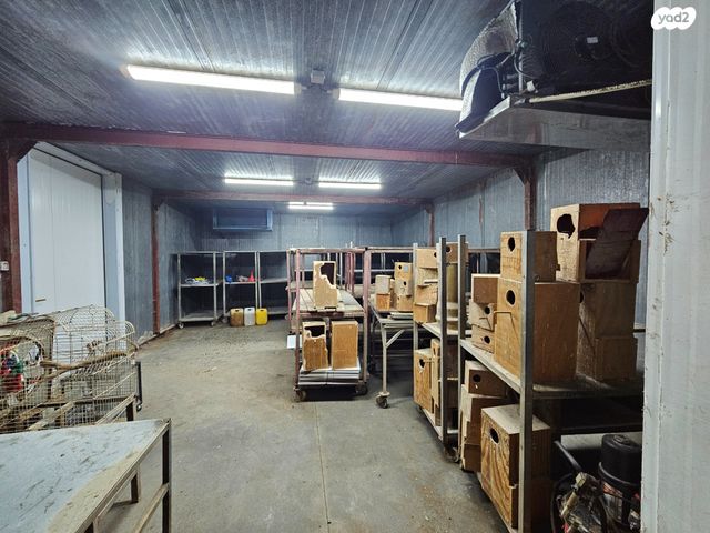 מחסנים, בני עטרות, בני עטרות