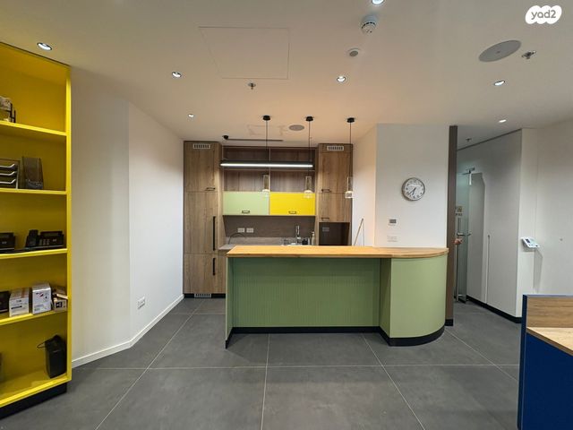 חנויות/ שטח מסחרי