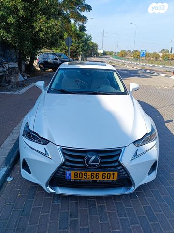 IS Premium 300h היברידי אוט׳ 2.5 (181 כ״ס) [2016-2021]