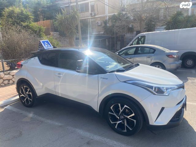 מודעת רכב טויוטה C-HR