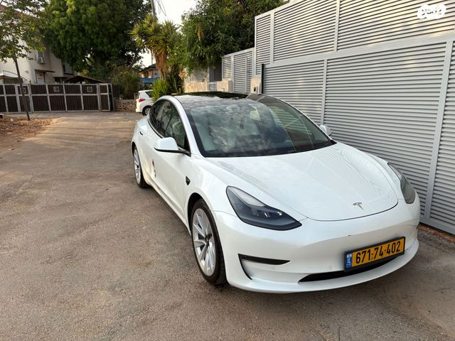 מודעת רכב טסלה מודל 3