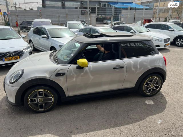 מודעת רכב מיני קופר SE (חשמלית)