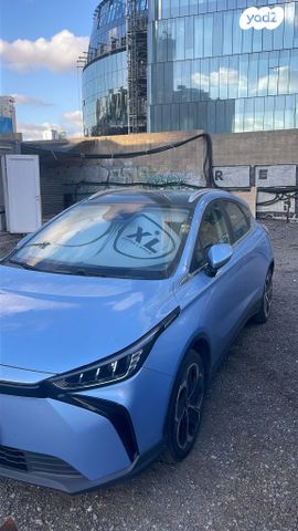 מודעת רכב ג׳ילי Geometry C