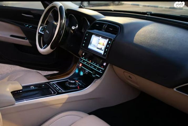 מודעת רכב יגואר XE