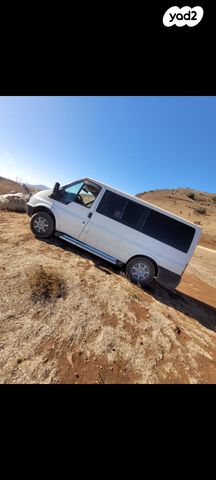 טרנזיט קצר נמוך ידני 2.4 (125 כ״ס)