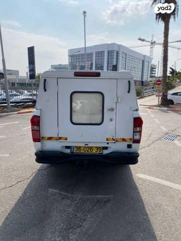 איסוזו די-מקס