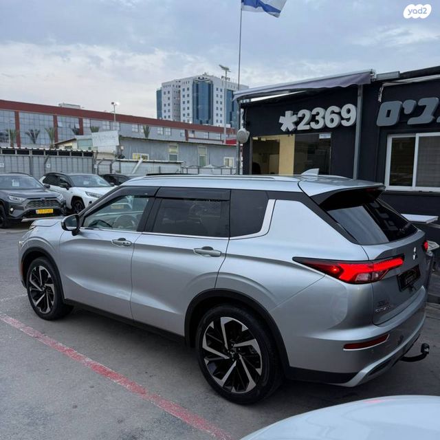 מיצובישי אאוטלנדר