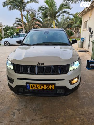 מודעת רכב ג'יפ קומפאס