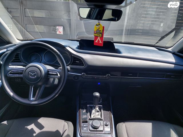 מודעת רכב מאזדה CX-30