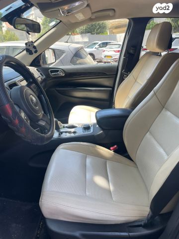 מודעת רכב ג'יפ גרנד צ'ירוקי