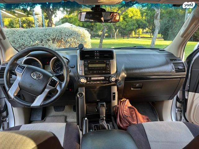 טויוטה לנד קרוזר