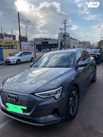 מודעת רכב אאודי E-tron