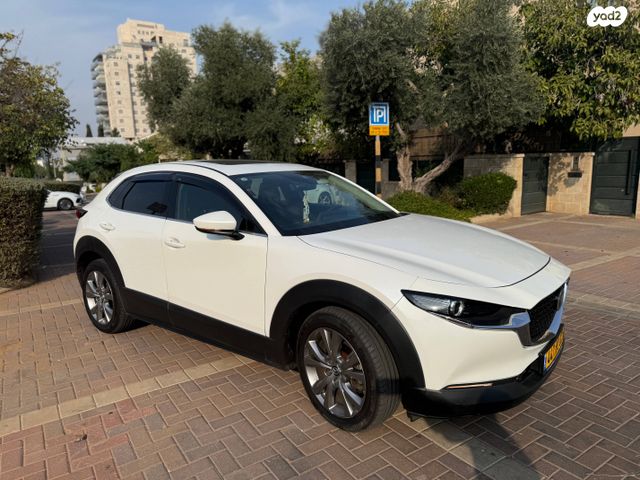 מודעת רכב מאזדה CX-30