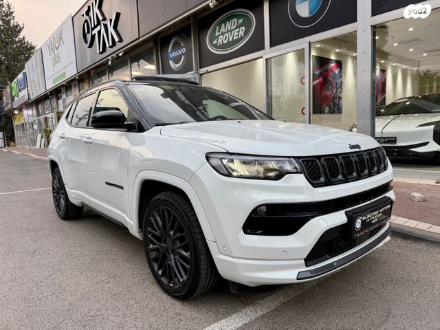 מודעת רכב ג'יפ קומפאס