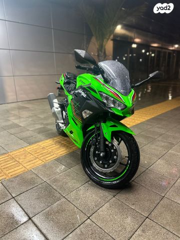 קאוואסאקי נינג'ה 400