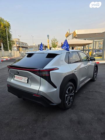 טויוטה bZ4X