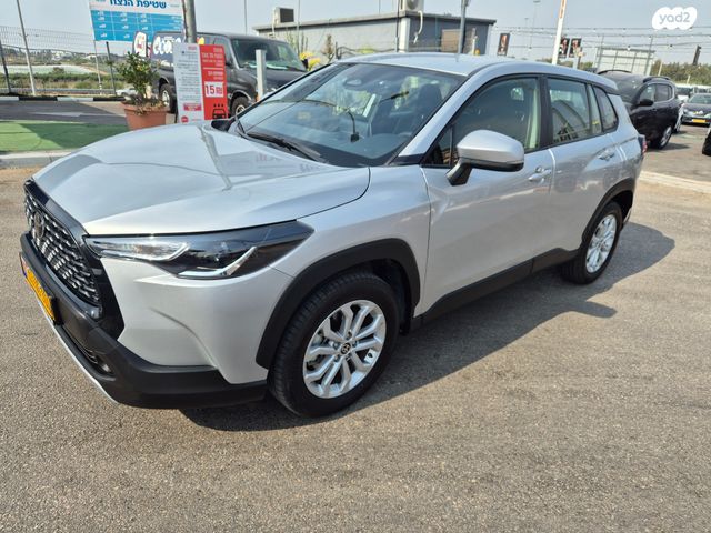 מודעת רכב טויוטה קורולה קרוס