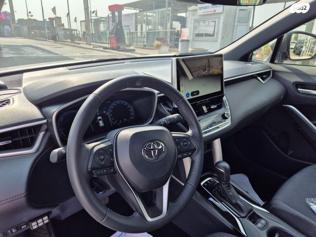 טויוטה קורולה קרוס